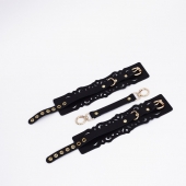 Черный кожаные оковы с узорами и золотистой фурнитурой - Crazy Handmade - купить с доставкой в Нефтекамске Черный кожаные оковы с узорами и золотистой фурнитурой - Crazy Handmade - купить с доставкой в Нефтекамске