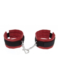 Красно-чёрные полиуретановые наручники Luxurious Handcuffs - Blush Novelties - купить с доставкой в Нефтекамске