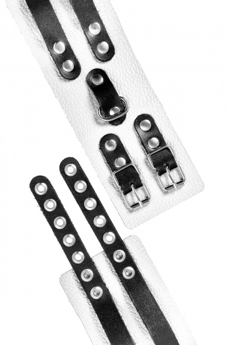 Бело-черные оковы с двумя ремешками и люверсами - Pecado - купить с доставкой в Нефтекамске
