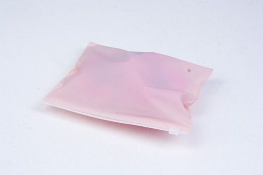 Черные базовые наручники из кожи с розовой опушкой - Лунный свет - купить с доставкой в Нефтекамске