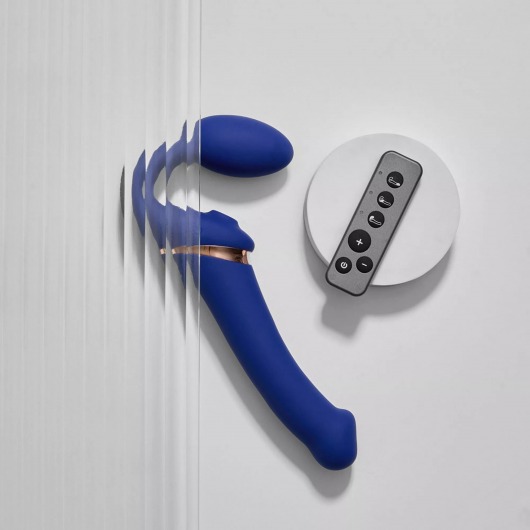 Синий безремневой страпон Multi Orgasm Bendable Strap-On size L с клиторальной стимуляцией - Strap-on-me - купить с доставкой в Нефтекамске